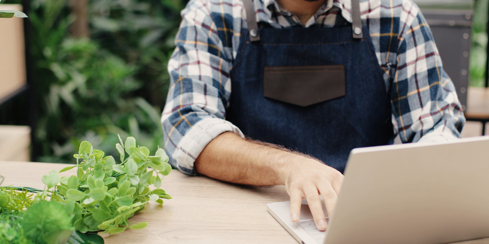 Dig Marketing-Sherwood Park-Alberta-Email marketing-garden center owner working on laptop